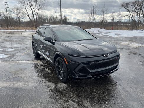 Used 2024 Chevrolet Equinox EV RS image 8