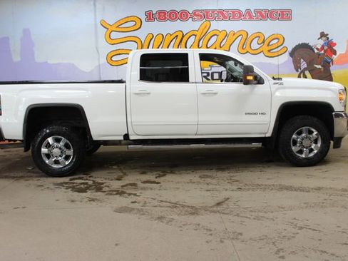 Used 2019 GMC Sierra 2500 SLE w/ SLE Preferred Package AWD/4WD image 1