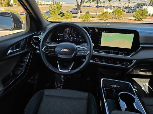 Used 2025 Chevrolet Equinox LT w/ Convenience Package II image 23