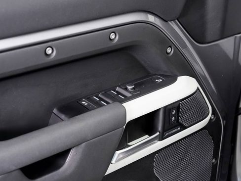 Used 2020 Land Rover Defender 110 S image 8