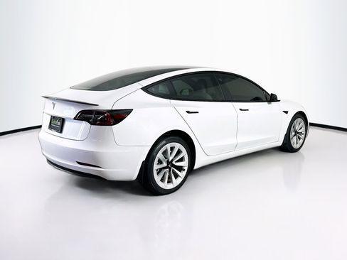 Used 2021 Tesla Model 3 Standard Range Plus image 9
