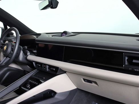 Used 2025 Porsche Macan 4 Electric image 24