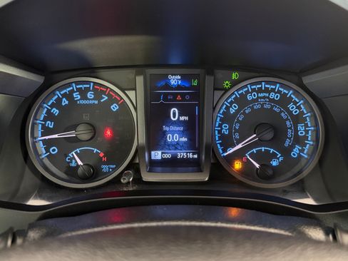 Used 2020 Toyota Tacoma TRD Off-Road AWD/4WD image 19
