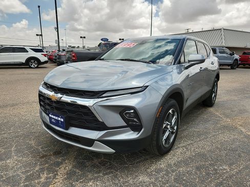 Used 2025 Chevrolet Blazer LT FWD image 3