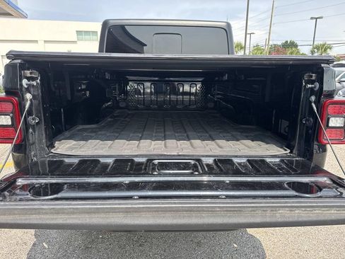 Used 2023 Jeep Gladiator Sport AWD/4WD image 9
