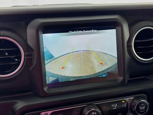 Used 2022 Jeep Wrangler Unlimited Sahara image 14