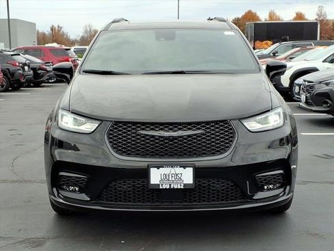 New 2026 Chrysler Pacifica Limited w/ S Appearance Package FWD image 23