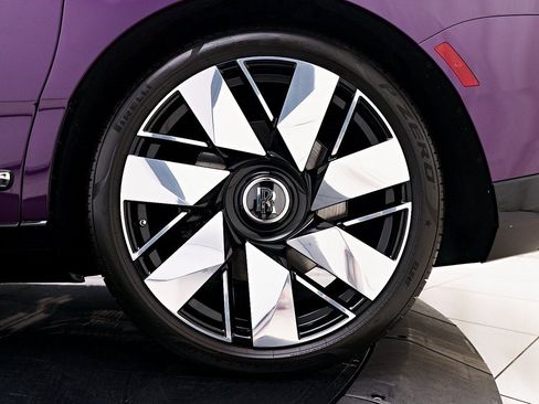 Used 2025 Rolls-Royce Cullinan image 22