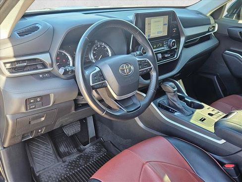 Used 2023 Toyota Highlander LE FWD image 10