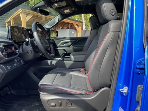 Used 2025 Chevrolet Silverado EV RST AWD/4WD image 13