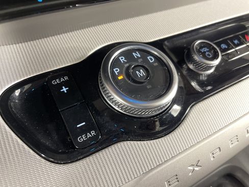 Used 2025 Ford Expedition Active image 27