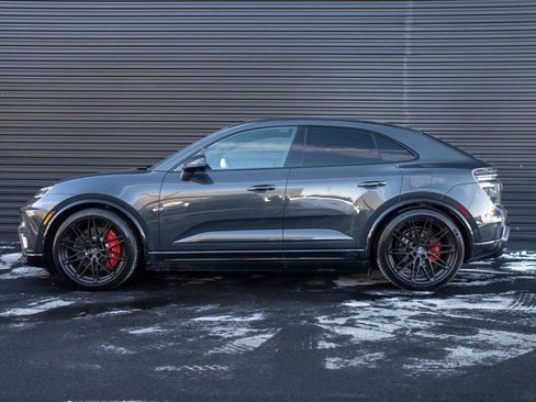 New 2025 Porsche Macan Turbo Electric image 2