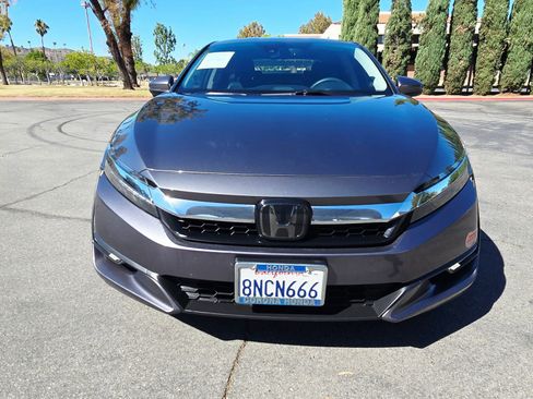 Used 2019 Honda Clarity Plug-In Hybrid image 2