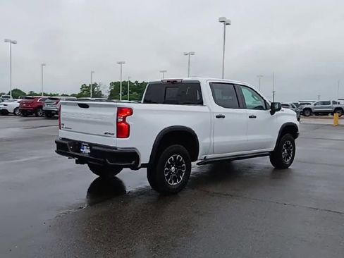 Used 2022 Chevrolet Silverado 1500 ZR2 w/ Technology Package image 8