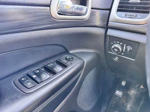Used 2021 Jeep Grand Cherokee Laredo X AWD/4WD image 14