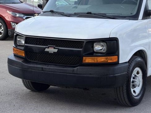 Used 2017 Chevrolet Express 2500 image 10