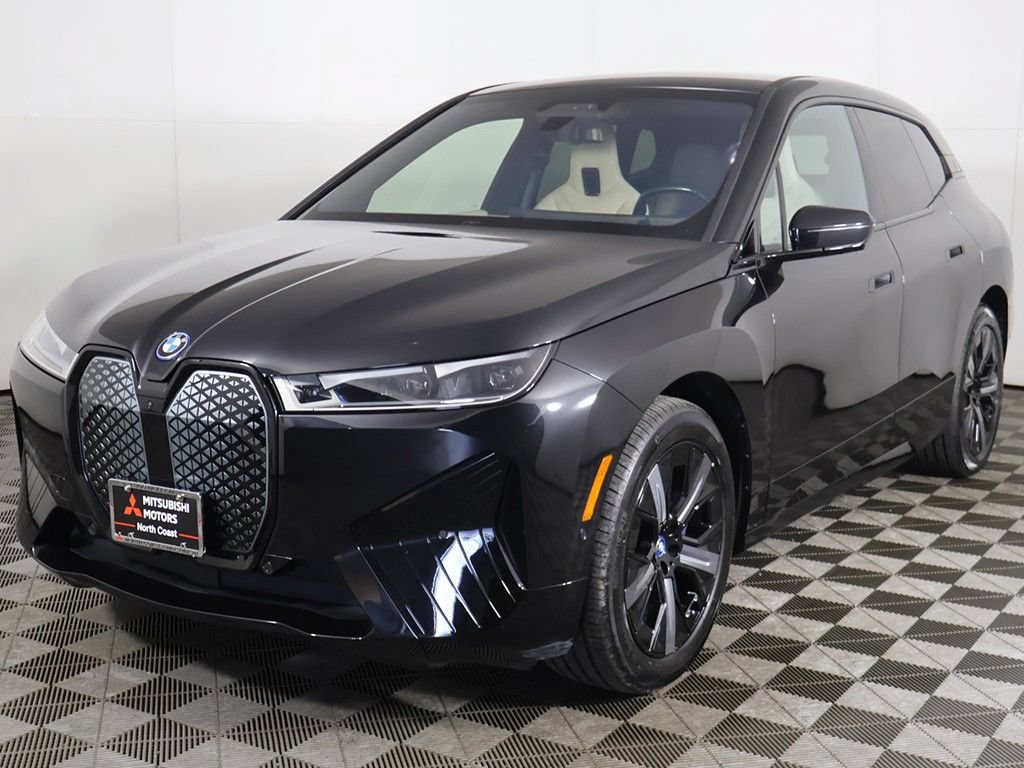 Used 2024 BMW iX xDrive50 w/ Premium Package AWD/4WD image 11
