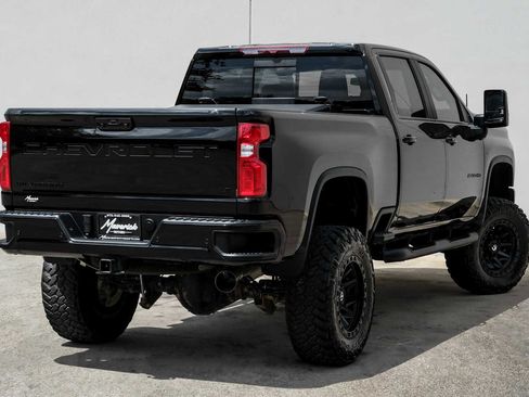 Used 2024 Chevrolet Silverado 2500 LT w/ Midnight Edition image 9