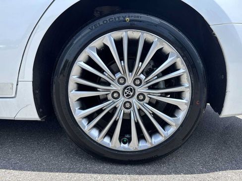 Used 2020 Toyota Avalon Limited FWD image 17
