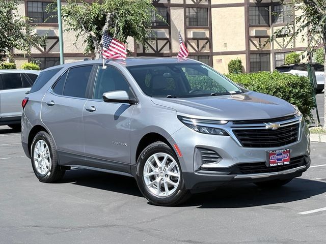Used 2023 Chevrolet Equinox LT w/ Driver Convenience Package AWD/4WD image 2