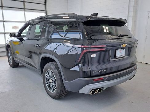 Used 2024 Chevrolet Traverse LT FWD image 7