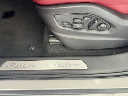 Used 2022 Porsche Cayenne Platinum Edition image 21