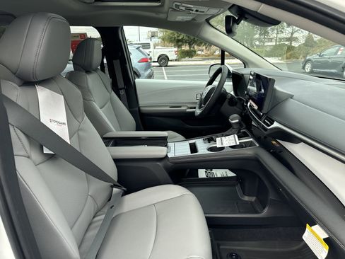 New 2025 Toyota Sienna XLE image 34