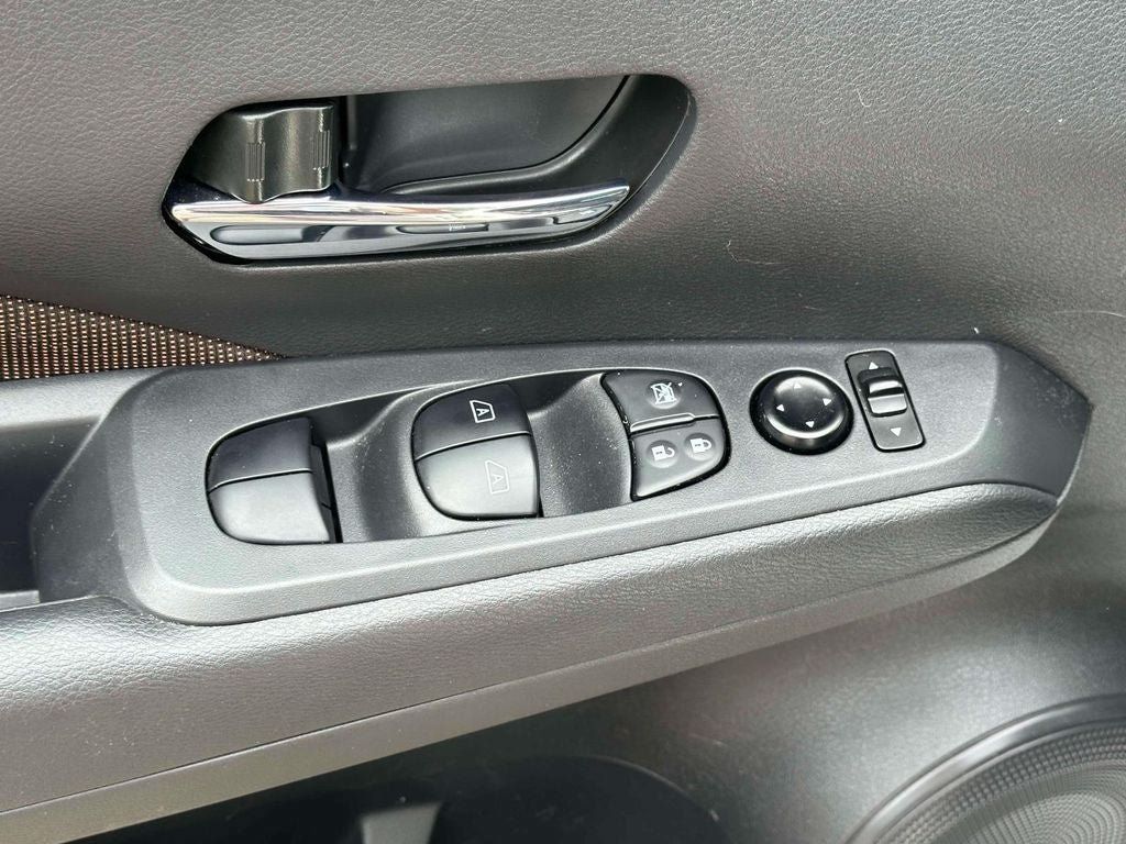 Certified 2023 Nissan Kicks SR FWD image 16