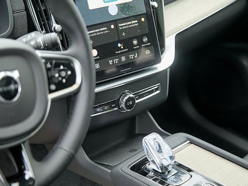 New 2025 Volvo XC90 B6 Plus w/ Protection Package Premier image 15