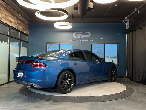 Used 2022 Dodge Charger SXT w/ Blacktop Package image 3