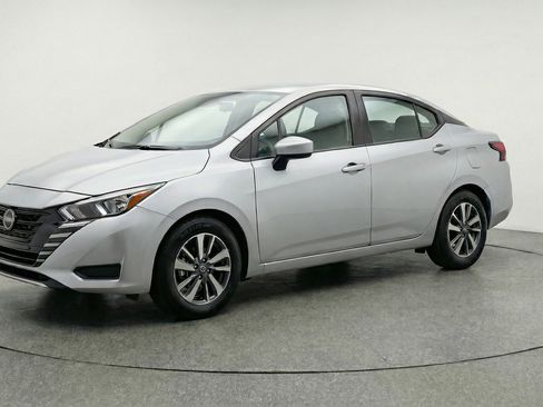 Used 2025 Nissan Versa SV image 3