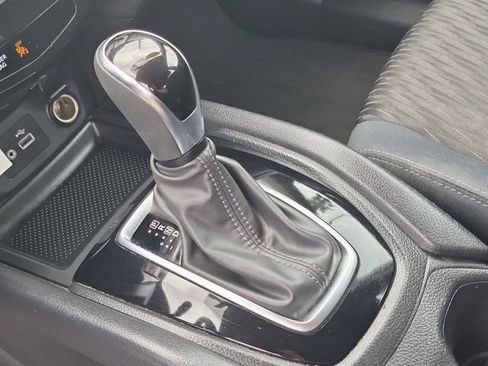 Used 2018 Nissan Rogue S FWD image 14