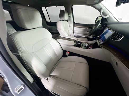 Used 2023 Jeep Grand Wagoneer Base image 29