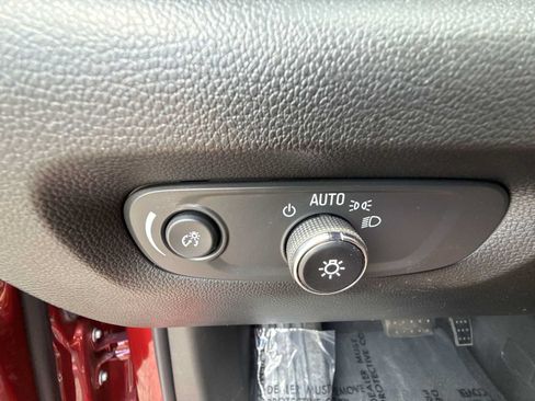 Certified 2023 Chevrolet Traverse LT FWD image 17