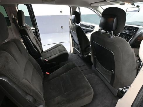 Used 2016 Dodge Grand Caravan SXT FWD image 39