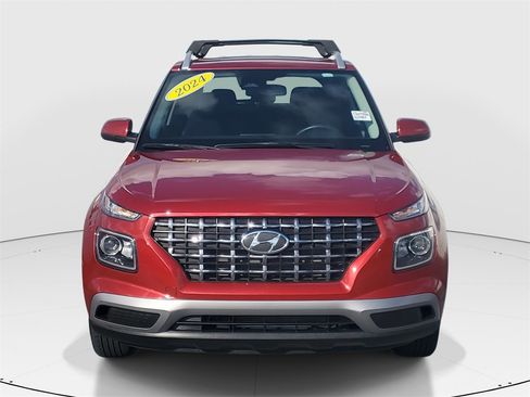 Used 2024 Hyundai Venue SEL image 2