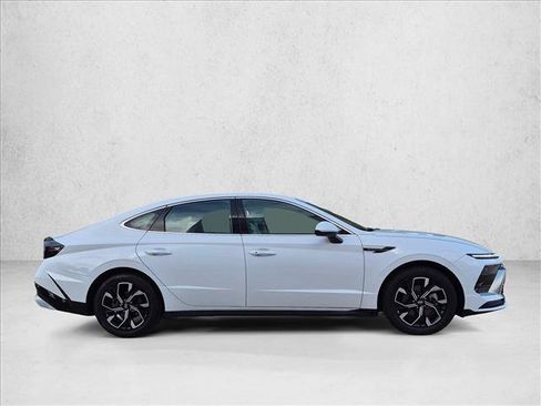 Used 2025 Hyundai Sonata SEL FWD image 4