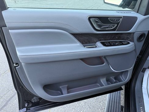 Used 2018 Lincoln Navigator Reserve AWD/4WD image 43