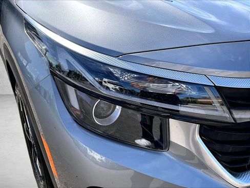 Used 2024 Kia Seltos EX FWD image 28