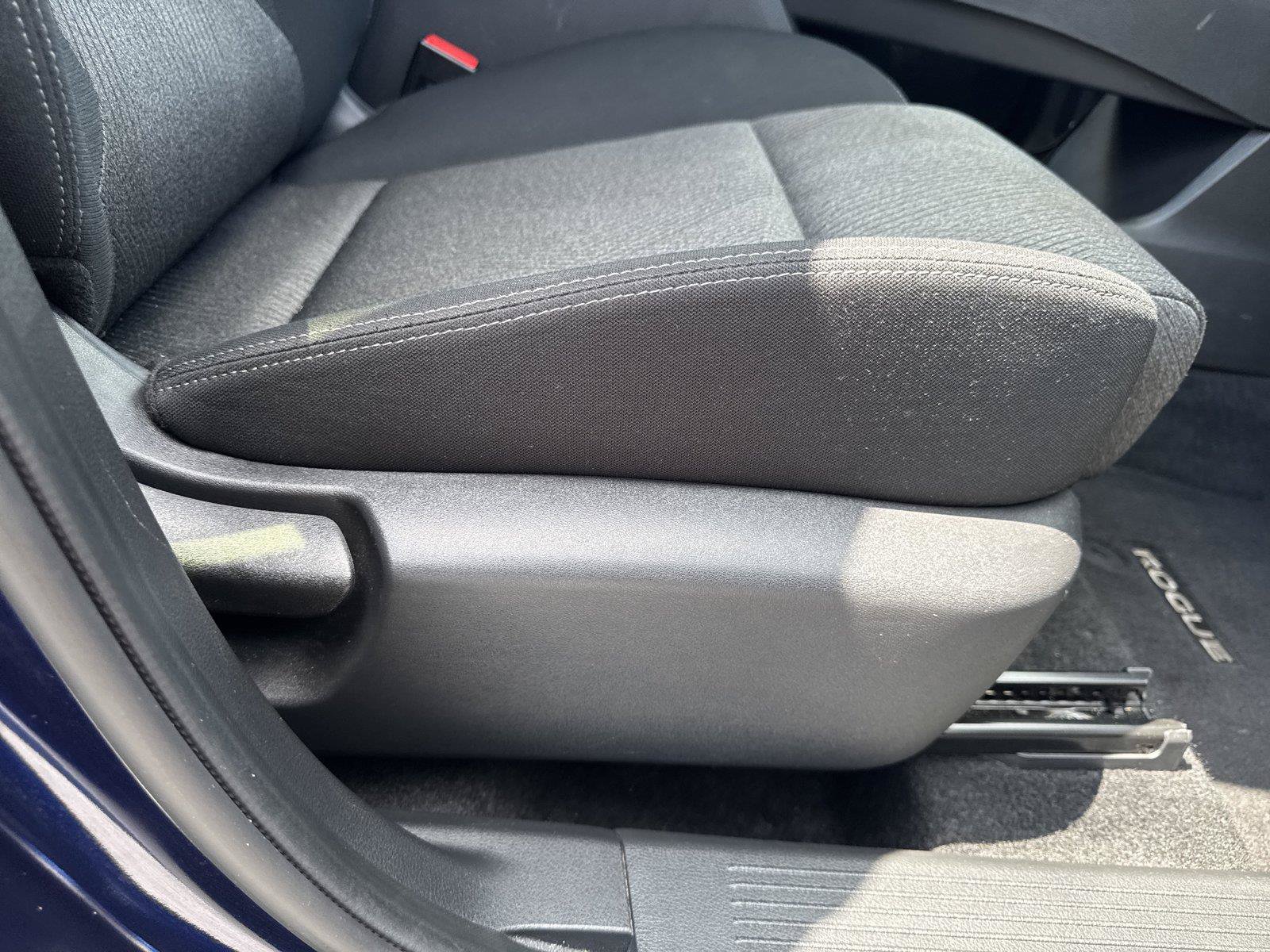 Used 2025 Nissan Rogue SV AWD/4WD image 26