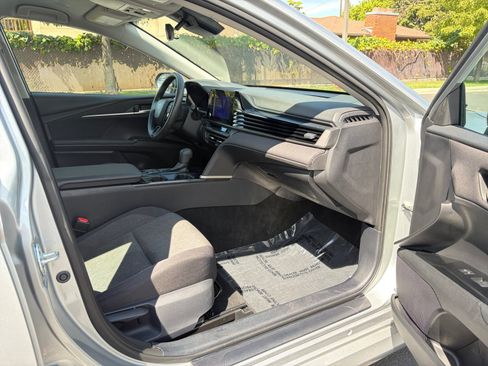 Used 2025 Toyota Camry LE FWD image 28