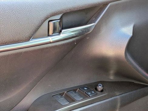 Used 2021 Toyota Camry SE image 4