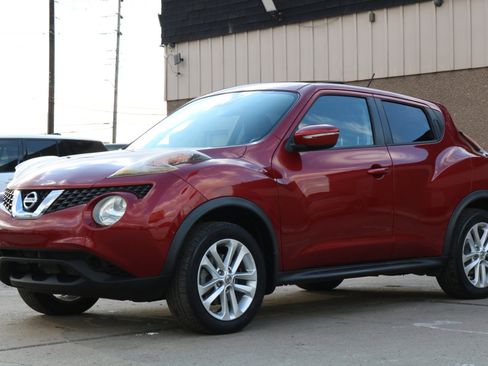 Used 2015 Nissan Juke SV w/ Cold Weather Package image 16