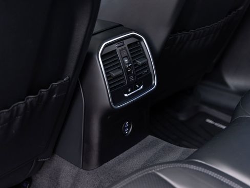Certified 2025 Porsche Macan AWD/4WD image 27