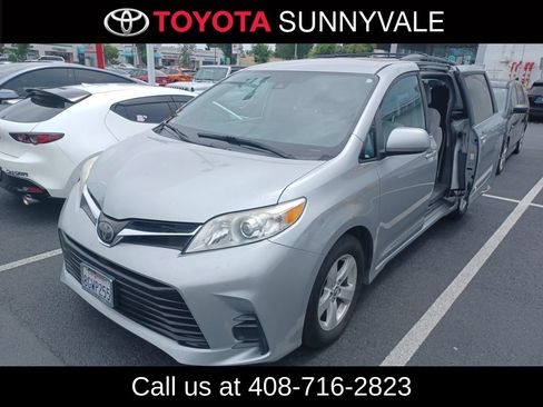Used 2019 Toyota Sienna LE w/ Carpet Mat Package FWD image 1