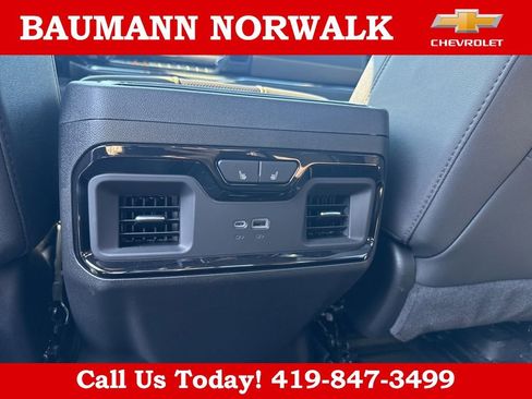 Used 2025 Chevrolet Silverado 2500 ZR2 w/ Technology Package AWD/4WD image 37