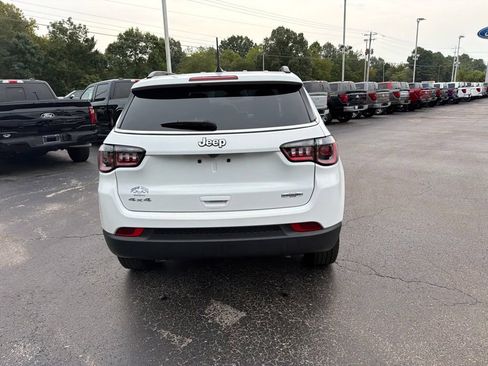 Used 2025 Jeep Compass Latitude AWD/4WD image 4