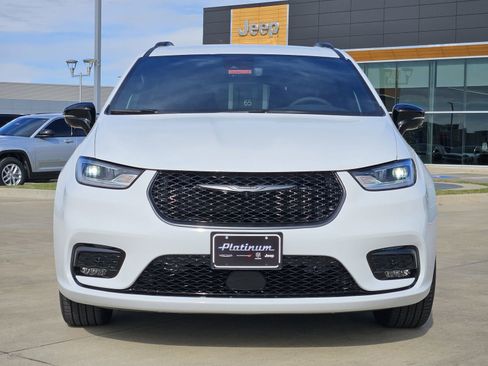 New 2026 Chrysler Pacifica Select image 6