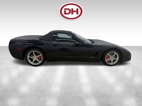 Used 2004 Chevrolet Corvette Convertible w/ Preferred Equipment Group RWD image 2