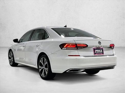 Used 2022 Volkswagen Passat 2.0T SE FWD image 13